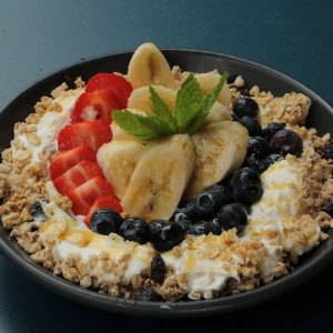 GRANOLA YOGURT BOWL (V)